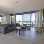 Liam Front Luxury With 100m2 Infinity Pool *