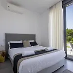 Liam Front Luxury With 100m2 Infinity Pool Fánesz