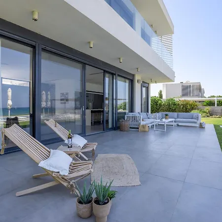 Liam Front Luxury With 100m2 Infinity Pool