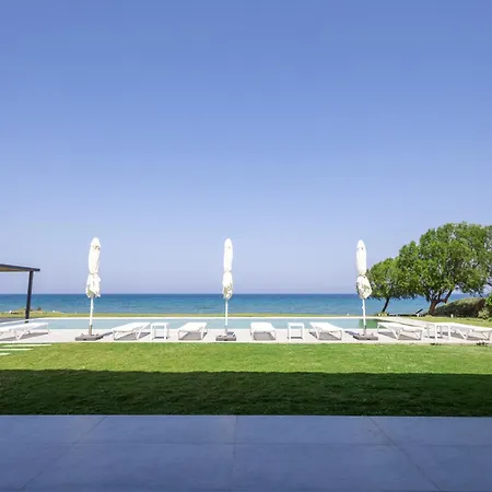 Liam Front Luxury With 100m2 Infinity Pool