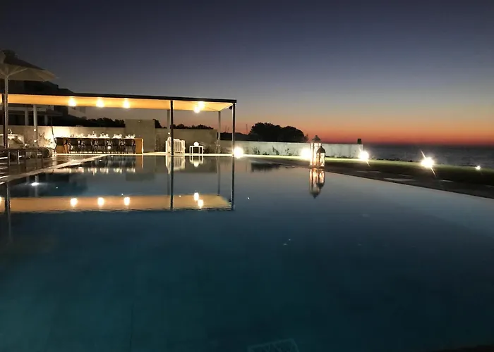 Liam Front Luxury With 100m2 Infinity Pool