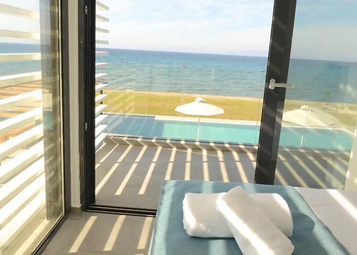 Liam Front Luxury With 100m2 Infinity Pool