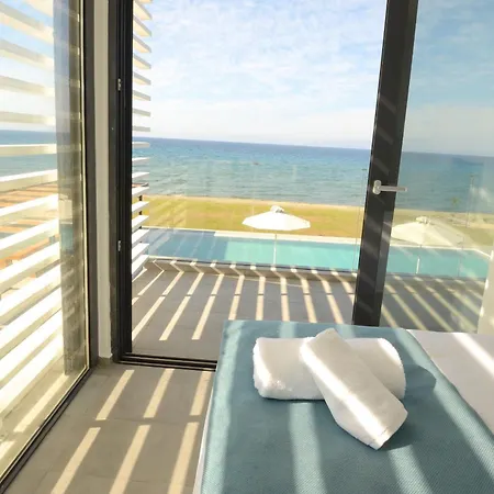 Liam Front Luxury With 100m2 Infinity Pool