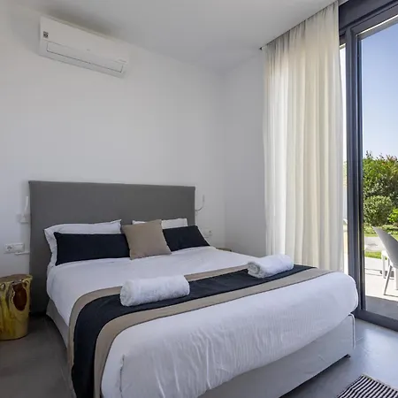 Liam Front Luxury With 100m2 Infinity Pool Fánai