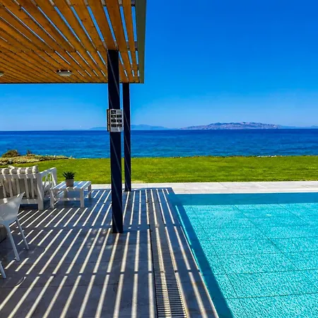 Liam Front Luxury With 100m2 Infinity Pool