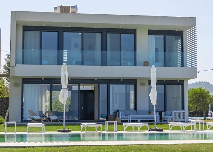 Liam Front Luxury With 100m2 Infinity Pool Fánai