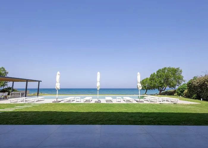 Liam Front Luxury With 100m2 Infinity Pool