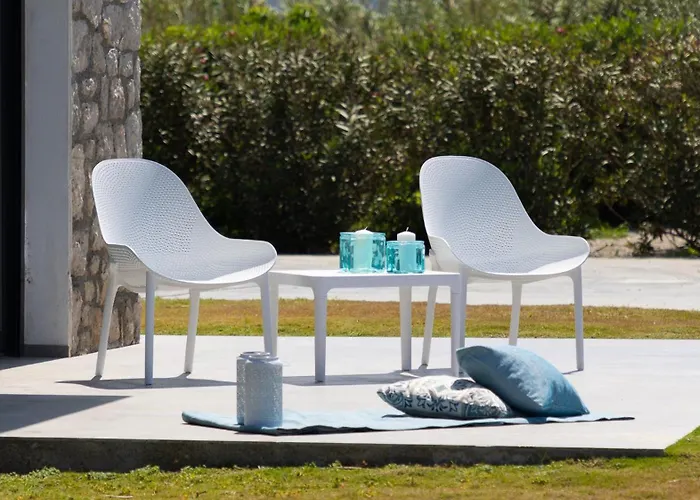 Liam Front Luxury With 100m2 Infinity Pool