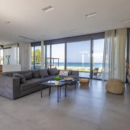 Liam Front Luxury With 100m2 Infinity Pool *