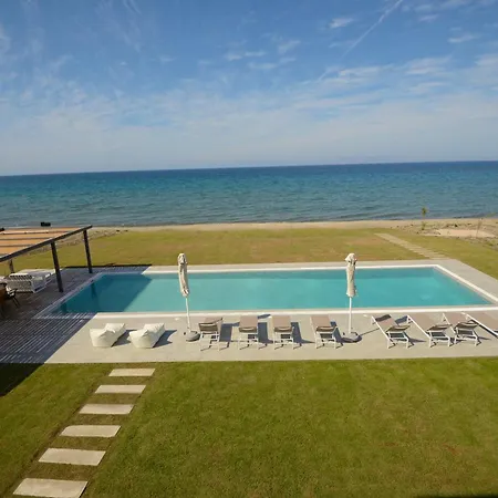 Villa Liam Front Luxury With 100m2 Infinity Pool